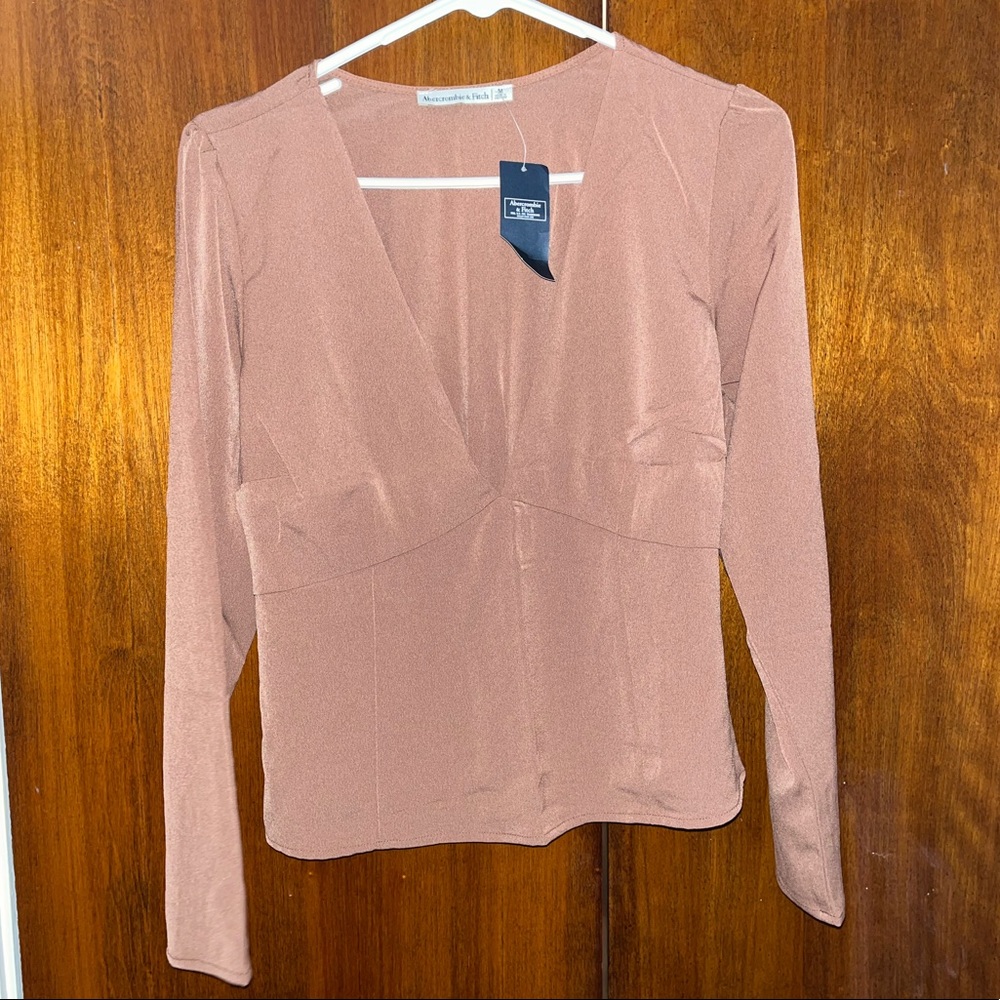 Abercrombie & Fitch Long sleeve deep v top - M